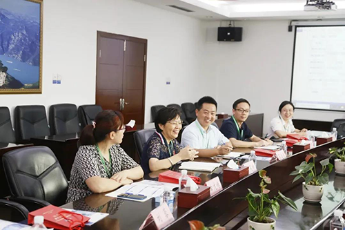 宜昌人福藥業副總裁、總工程師李莉娥，產品開發中心主任呂金良，副主任吳有斌、曲龍妹等