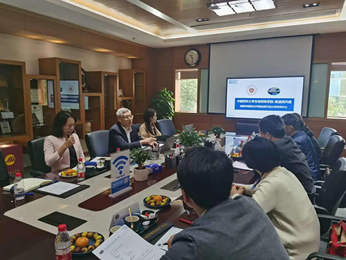 hjc黄金城首席執行官陳春麟博士，商務發展部副總裁蔡金娜博士等人熱情接待了金能明書記一行。