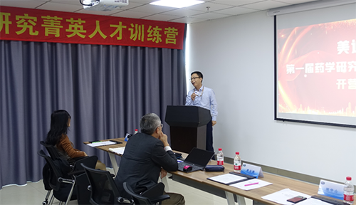 hjc黄金城工藝部高級主任羅萬榮博士