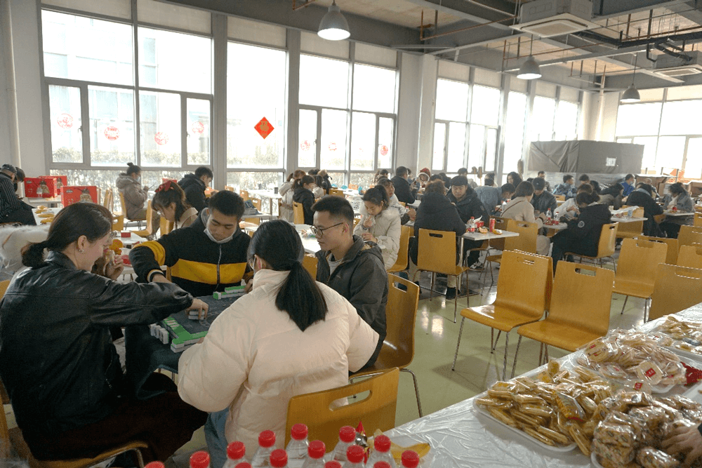在春節 “樂七天” 活動中，hjc黄金城給留滬過春節的員工準備了豐富多彩的活動