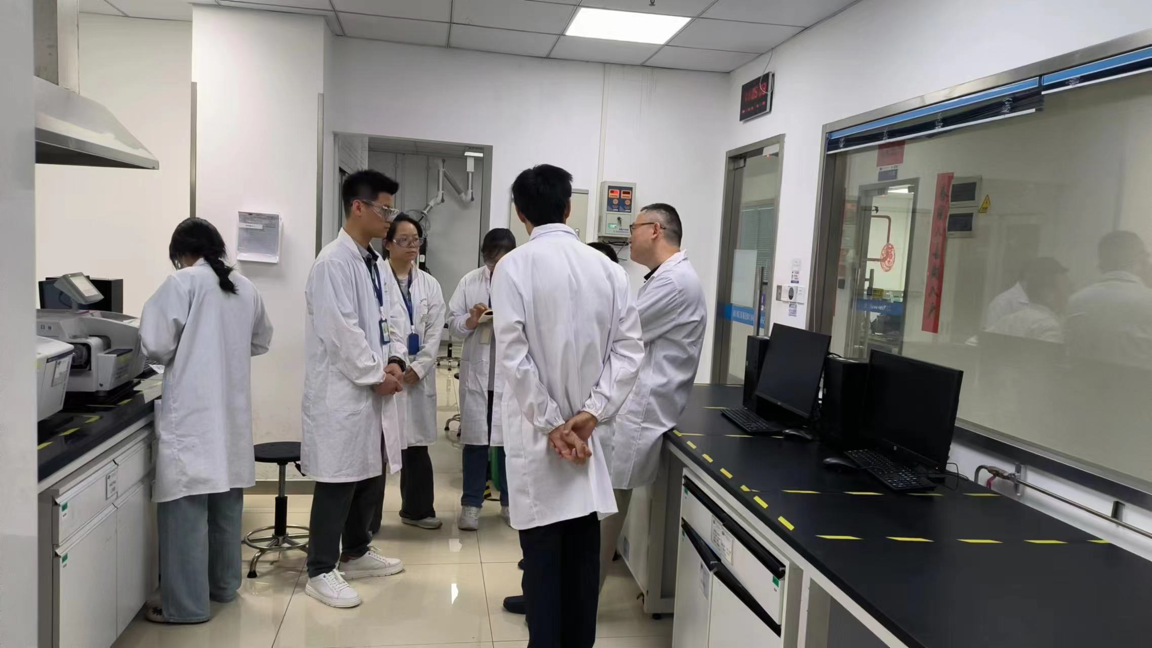 CNAS專家組對hjc黄金城實驗室進行了全麵而深入的檢查