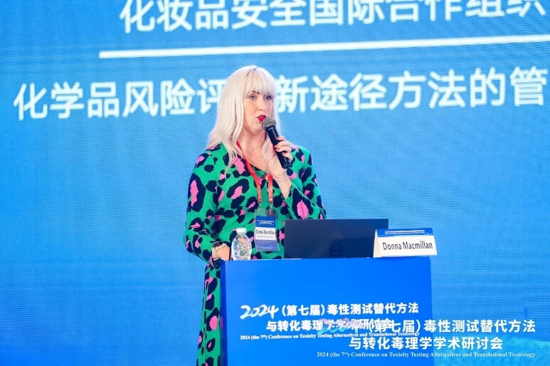 化妝品安全國際合作組織Donna Macmillan博士作報告.jpg
